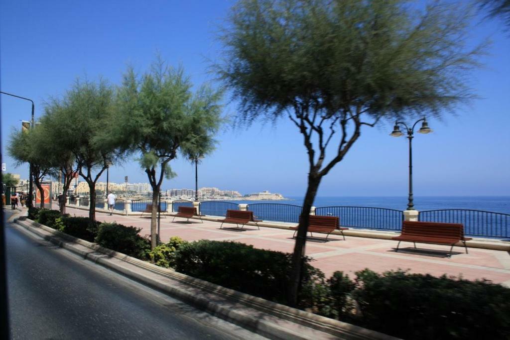 Splendid Apartment, Steps Away From The Sea Слима Екстериор снимка